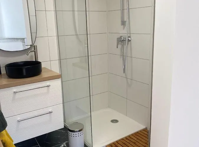 F2 Glamour Centre Historique * Ajaccio (Corsica)